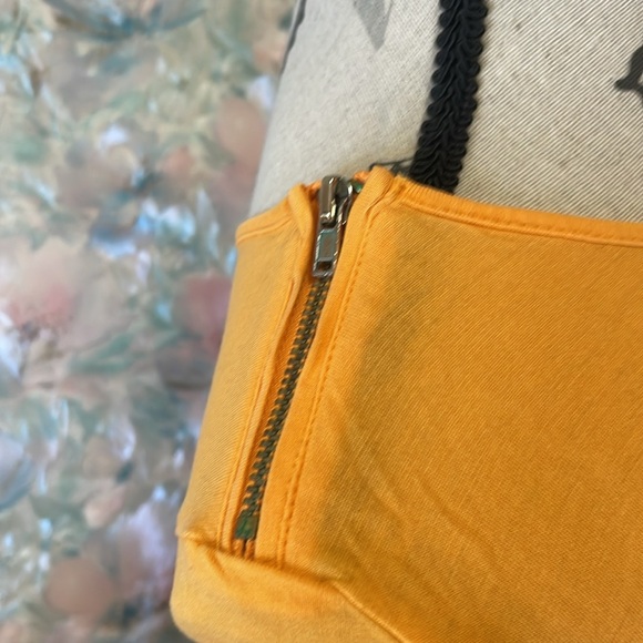 RW&Co Tshirt with Zipper Details - Picture 2 of 5